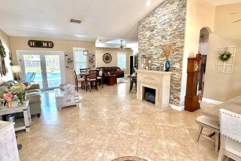 House in Port St. Lucie, Florida 4 bedrooms, 195.19 sq.m. № 2084178 - photo 11