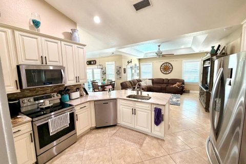 House in Port St. Lucie, Florida 4 bedrooms, 195.19 sq.m. № 2084178 - photo 9