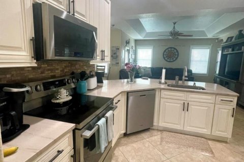 House in Port St. Lucie, Florida 4 bedrooms, 195.19 sq.m. № 2084178 - photo 12