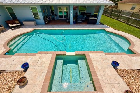 House in Port St. Lucie, Florida 4 bedrooms, 195.19 sq.m. № 2084178 - photo 5