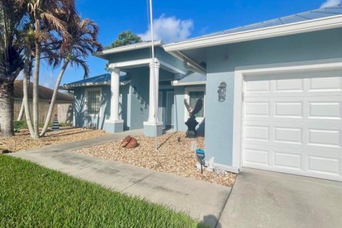 House in Port St. Lucie, Florida 4 bedrooms, 195.19 sq.m. № 2084178 - photo 8