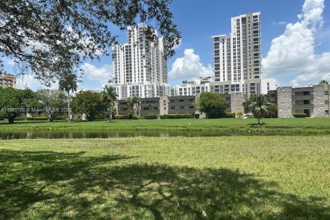 Condominio en alquiler en Miami, Florida, 1 dormitorio, 74.97 m2 № 1896426 - foto 13