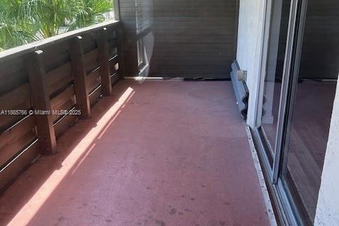 Condominio en alquiler en Miami, Florida, 1 dormitorio, 74.97 m2 № 1896426 - foto 7