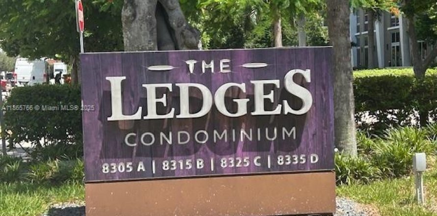 Condominio en Miami, Florida, 1 dormitorio  № 1896426