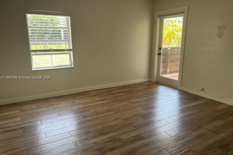 Condominio en alquiler en Miami, Florida, 1 dormitorio, 74.97 m2 № 1896426 - foto 6