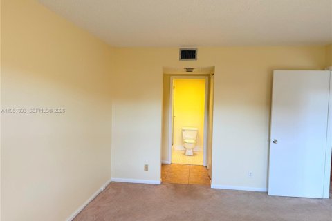 Copropriété à vendre à Pembroke Pines, Floride: 2 chambres, 110.74 m2 № 2024357 - photo 10