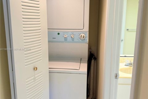 Copropriété à vendre à Pembroke Pines, Floride: 2 chambres, 110.74 m2 № 2024357 - photo 5