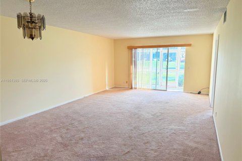 Copropriété à vendre à Pembroke Pines, Floride: 2 chambres, 110.74 m2 № 2024357 - photo 3
