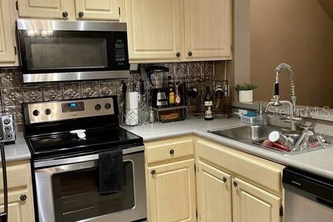 Condominio en alquiler en Maitland, Florida, 1 dormitorio, 83.24 m2 № 2167541 - foto 6