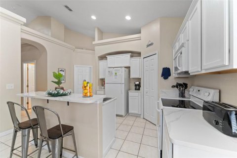 House in Clermont, Florida 4 bedrooms, 180.42 sq.m. № 1866242 - photo 9