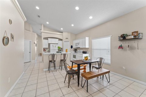 House in Clermont, Florida 4 bedrooms, 180.42 sq.m. № 1866242 - photo 10