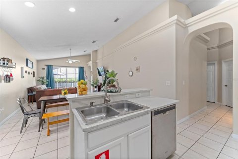 House in Clermont, Florida 4 bedrooms, 180.42 sq.m. № 1866242 - photo 8
