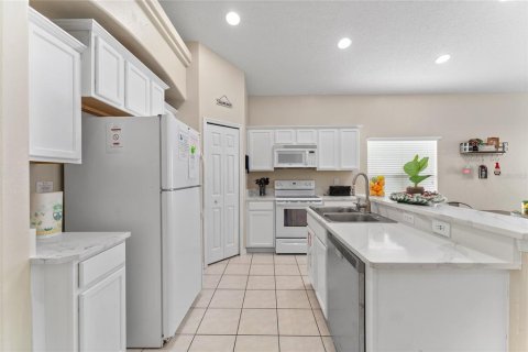 House in Clermont, Florida 4 bedrooms, 180.42 sq.m. № 1866242 - photo 7