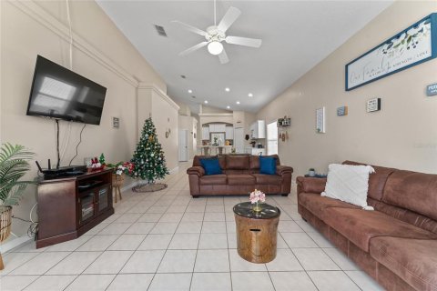 House in Clermont, Florida 4 bedrooms, 180.42 sq.m. № 1866242 - photo 5