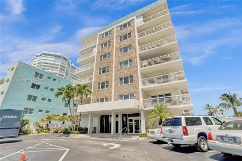 Condo in Lauderdale-by-the-Sea, Florida, 1 bedroom  № 1857336 - photo 6