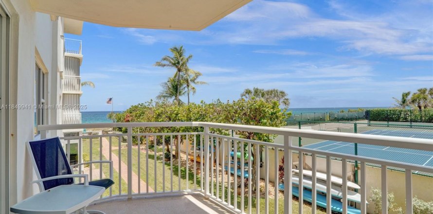Condo in Lauderdale-by-the-Sea, Florida, 1 bedroom № 1857336