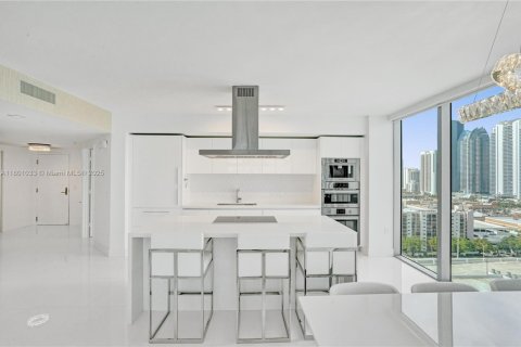 Copropriété à louer à Sunny Isles Beach, Floride: 3 chambres, 175.77 m2 № 1727449 - photo 24