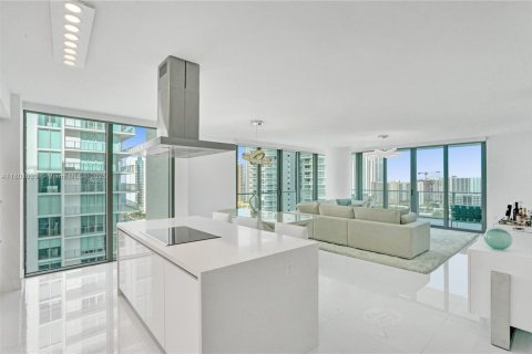 Copropriété à louer à Sunny Isles Beach, Floride: 3 chambres, 175.77 m2 № 1727449 - photo 23
