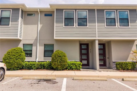 Adosado en Kissimmee, Florida 3 dormitorios, 125.6 m2 № 2329385