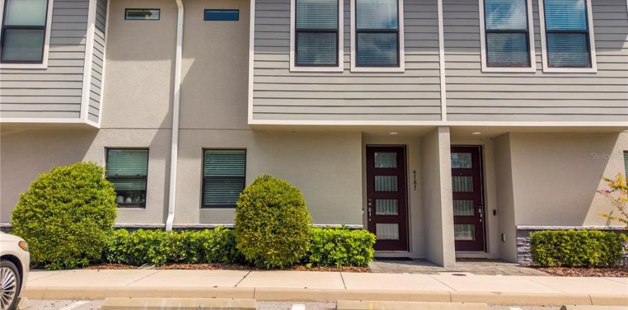 Adosado en Kissimmee, Florida 3 dormitorios, 125.6 m2 № 2329385