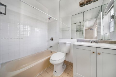 Townhouse in Miami Beach, Florida 3 bedrooms, 149.39 sq.m. № 2003585 - photo 26