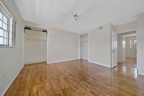 Townhouse in Miami Beach, Florida 3 bedrooms, 149.39 sq.m. № 2003585 - photo 24