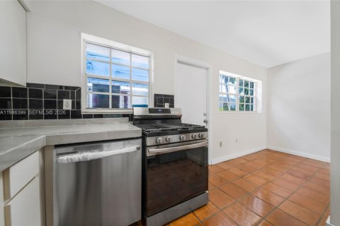 Townhouse in Miami Beach, Florida 3 bedrooms, 149.39 sq.m. № 2003585 - photo 7