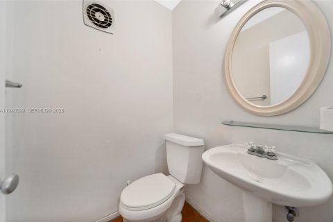 Townhouse in Miami Beach, Florida 3 bedrooms, 149.39 sq.m. № 2003585 - photo 15