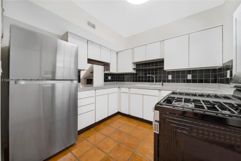 Townhouse in Miami Beach, Florida 3 bedrooms, 149.39 sq.m. № 2003585 - photo 6