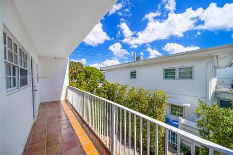 Townhouse in Miami Beach, Florida 3 bedrooms, 149.39 sq.m. № 2003585 - photo 28
