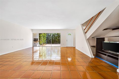 Townhouse in Miami Beach, Florida 3 bedrooms, 149.39 sq.m. № 2003585 - photo 3