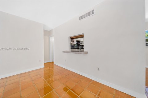 Townhouse in Miami Beach, Florida 3 bedrooms, 149.39 sq.m. № 2003585 - photo 12