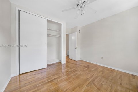 Townhouse in Miami Beach, Florida 3 bedrooms, 149.39 sq.m. № 2003585 - photo 22