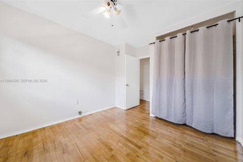 Townhouse in Miami Beach, Florida 3 bedrooms, 149.39 sq.m. № 2003585 - photo 18