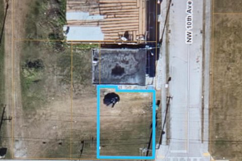 Immobilier commercial à South Bay, Floride № 2158184
