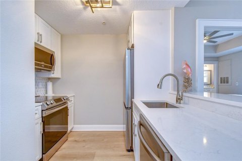 Снять в аренду кондоминиум в Тампа, Флорида 3 комнаты, 56.11м2, № 2272841 - фото 5