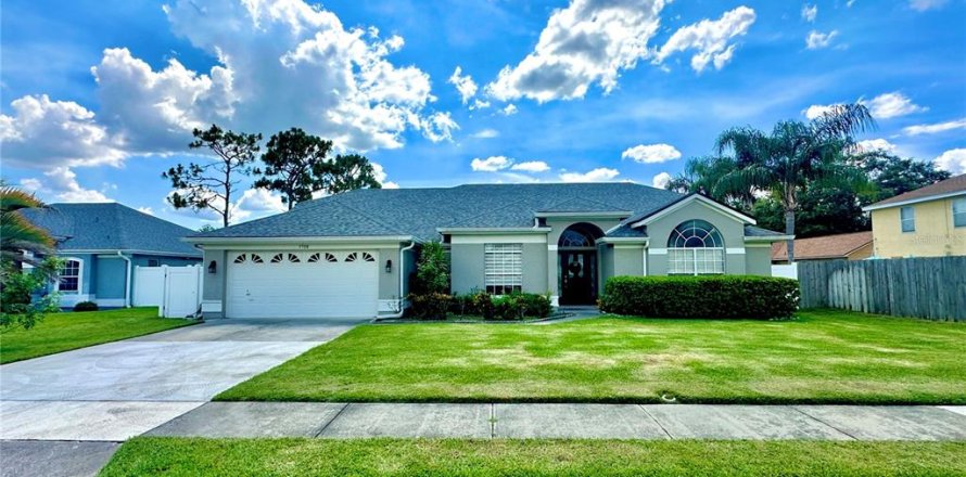 House in Orlando, Florida 4 bedrooms, 237.64 sq.m. № 1789041