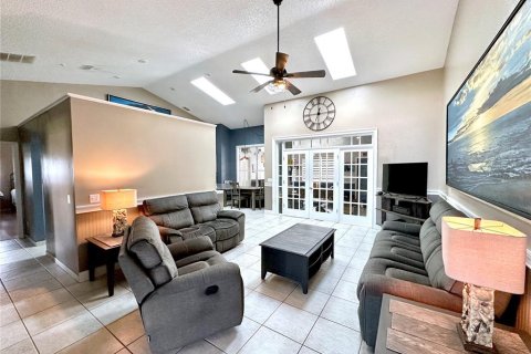 House in Orlando, Florida 4 bedrooms, 237.64 sq.m. № 1789041 - photo 10