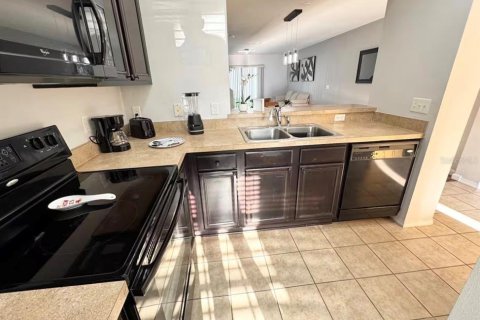 Adosado en venta en Kissimmee, Florida, 2 dormitorios, 103.31 m2 № 2198528 - foto 5