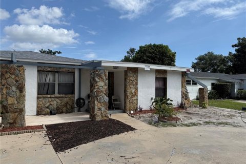 Villa ou maison à Saint Petersburg, Floride 3 chambres, 209.22 m2 № 2339720