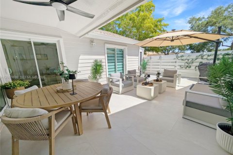 Condo in Miami, Florida, 2 bedrooms № 2070751 - photo 23