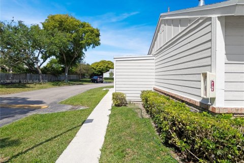 Condo in Miami, Florida, 2 bedrooms № 2070751 - photo 28