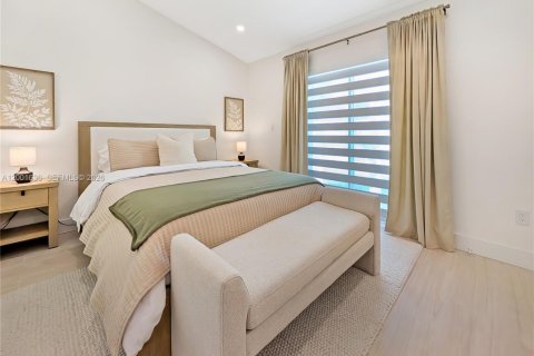Condo in Miami, Florida, 2 bedrooms № 2070751 - photo 12