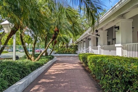 Condo in Miami, Florida, 2 bedrooms № 2070751 - photo 30