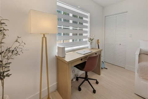 Condo in Miami, Florida, 2 bedrooms № 2070751 - photo 17