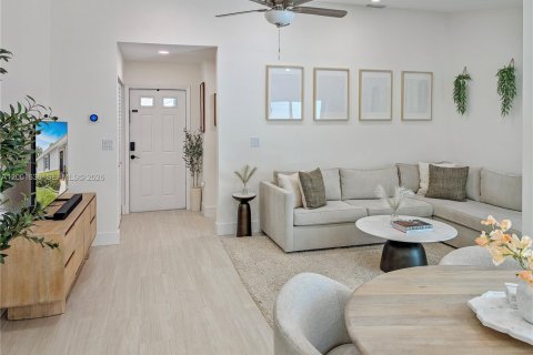 Condo in Miami, Florida, 2 bedrooms № 2070751 - photo 5