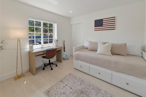 Condo in Miami, Florida, 2 bedrooms № 2070751 - photo 16