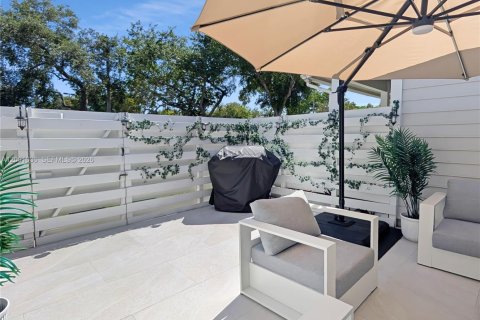 Condo in Miami, Florida, 2 bedrooms № 2070751 - photo 26
