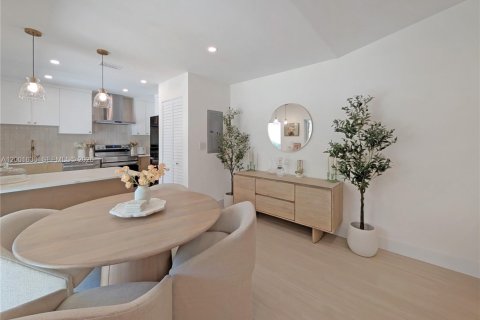 Condo in Miami, Florida, 2 bedrooms № 2070751 - photo 4
