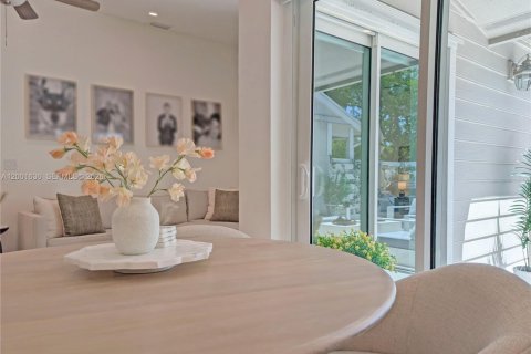 Condo in Miami, Florida, 2 bedrooms № 2070751 - photo 6